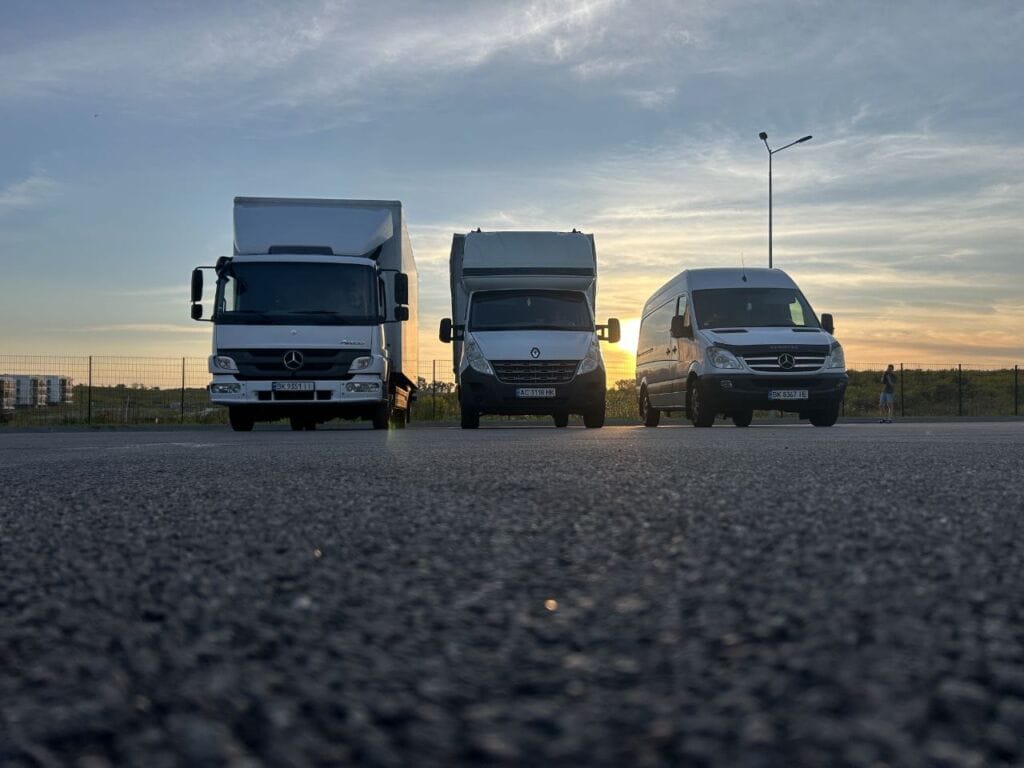 Автопарк TransPortal: вантажні машини 3т, 2т та мінібус для переїздів